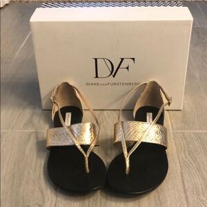 Diane von Furstenbeg Penelope flat sandals gold snakeskin size 8.5